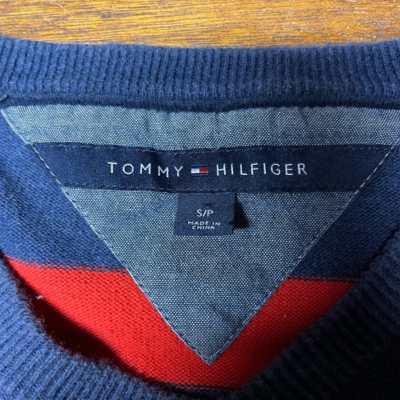 Tommy Hilfiger Pullover Sweater - Small Hole On Back - Classic - Womens Size S/P - Picture 2 of 5